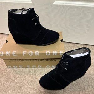 NIB Tom's Desert Wedge Black Suede Size 6